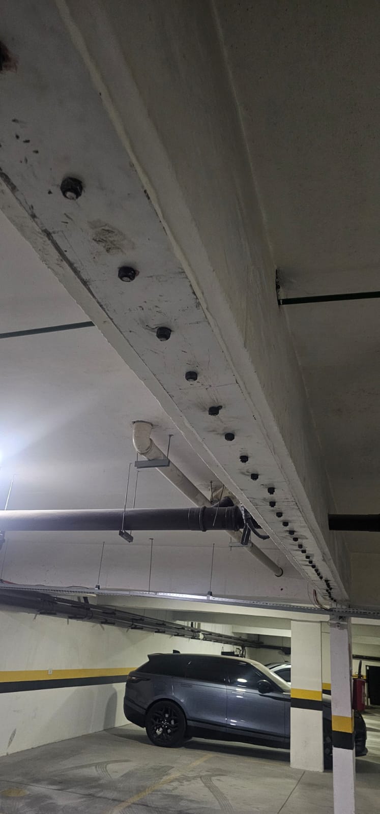 Reforço com chapas e protensão